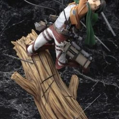 Kotobukiya 1/8 Attack On Titan Levi (Renewal Package Ver.) ArtFXJ Scale Statue PP803