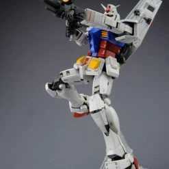 Bandai Gundam 1/100 MG 0079 RX-78-2 Gundam Ver. 3.0 Model Kit