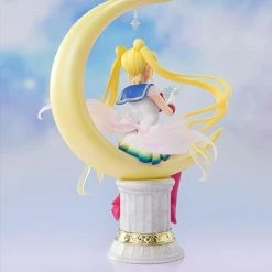 Bandai Figuarts Zero Chouette Sailor Moon Eternal Super Sailor Moon (Bright Moon & Legendary Silver Crystal) Figure Statue