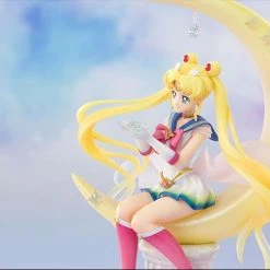 Bandai Figuarts Zero Chouette Sailor Moon Eternal Super Sailor Moon (Bright Moon & Legendary Silver Crystal) Figure Statue