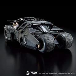 Bandai 1/35 The Dark Knight Trilogy Batmobile (Tumbler) [Batman Begins Ver.) Model Kit