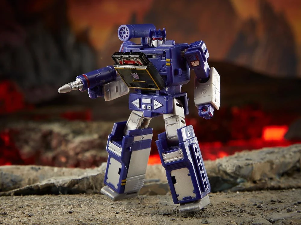 Hasbro Transformers Generations War For Cybertron: Kingdom Core Soundwave Action Figure WFC-K21 6 Hasbro Transformers Generations War For Cybertron: Kingdom Core Soundwave Action Figure WFC-K21