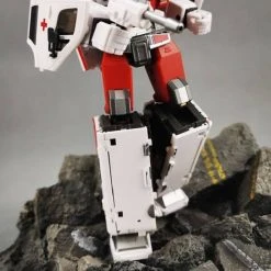 Generation Toy GT-08C Guardian Bulance Action Figure 16 Generation Toy GT-08C Guardian Bulance Action Figure