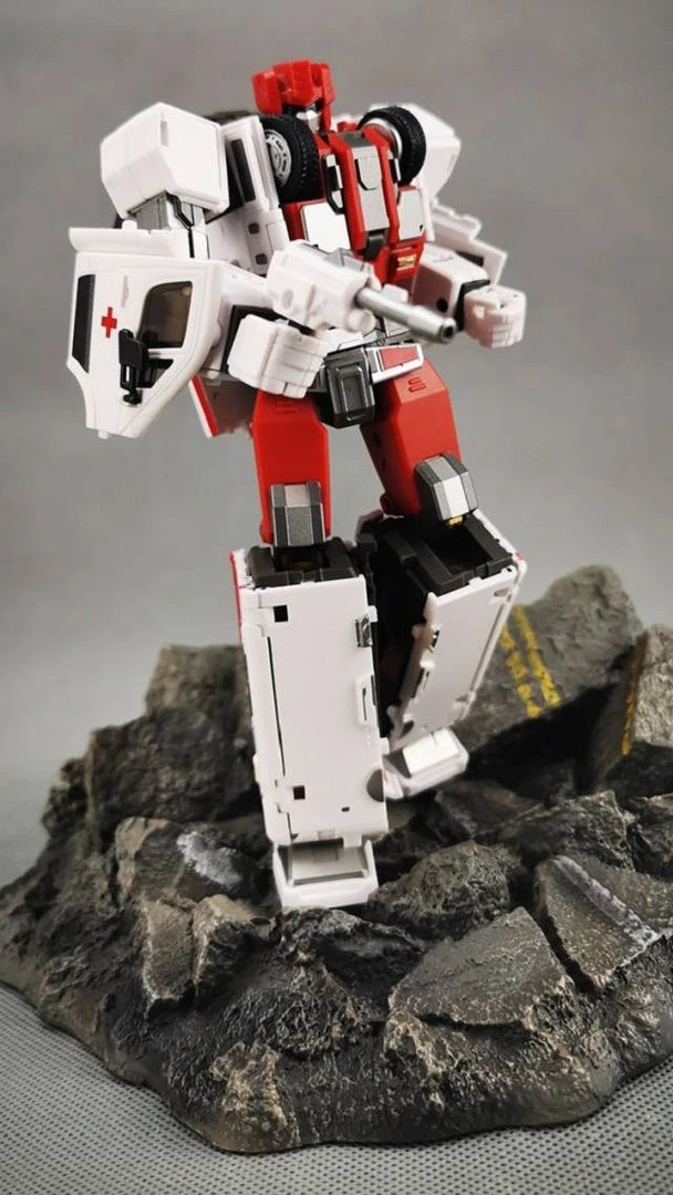 Generation Toy GT-08C Guardian Bulance Action Figure 8 Generation Toy GT-08C Guardian Bulance Action Figure