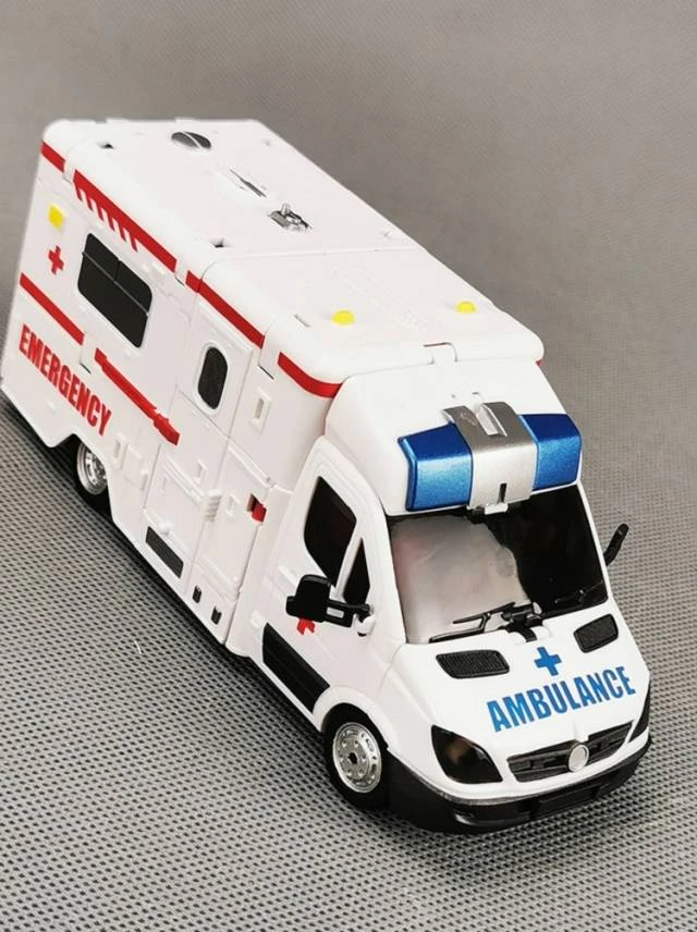 Generation Toy GT-08C Guardian Bulance Action Figure 11 Generation Toy GT-08C Guardian Bulance Action Figure