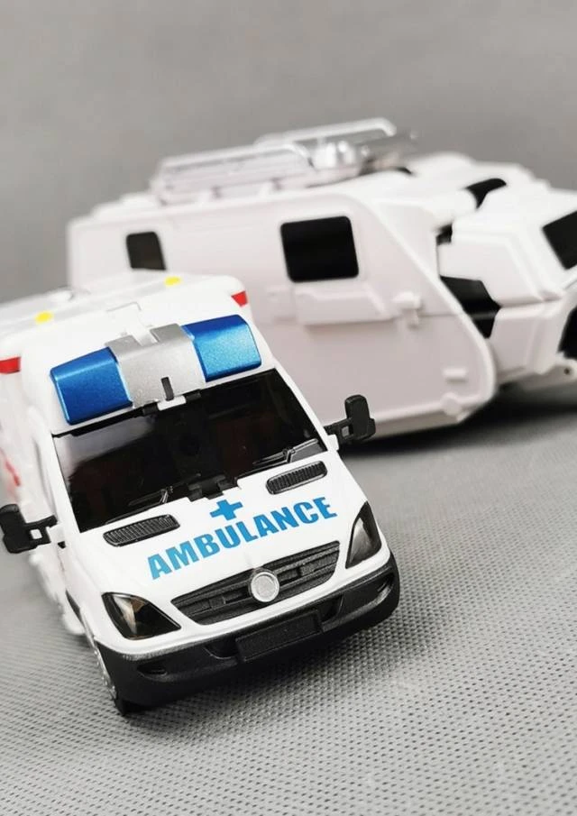 Generation Toy GT-08C Guardian Bulance Action Figure 5 Generation Toy GT-08C Guardian Bulance Action Figure